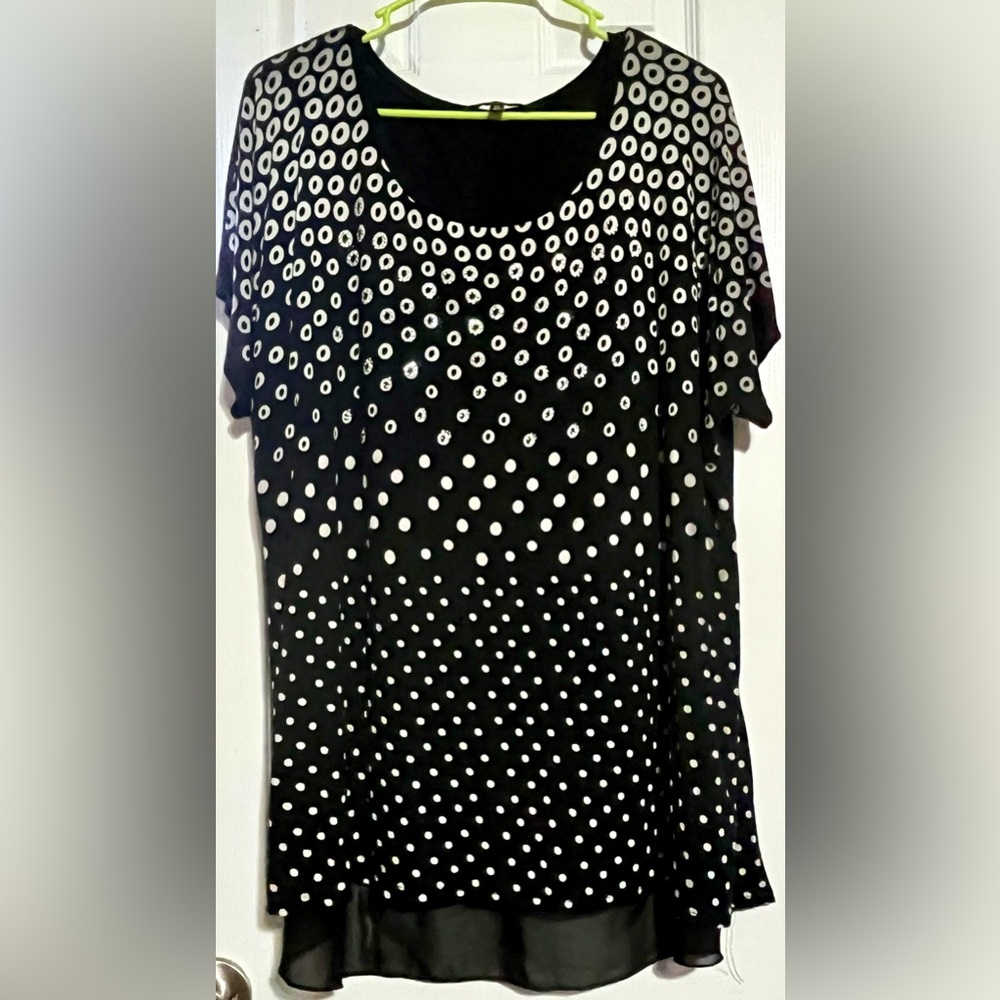 B.L.E.U. Black and White Short Sleeve Polka Dot Top